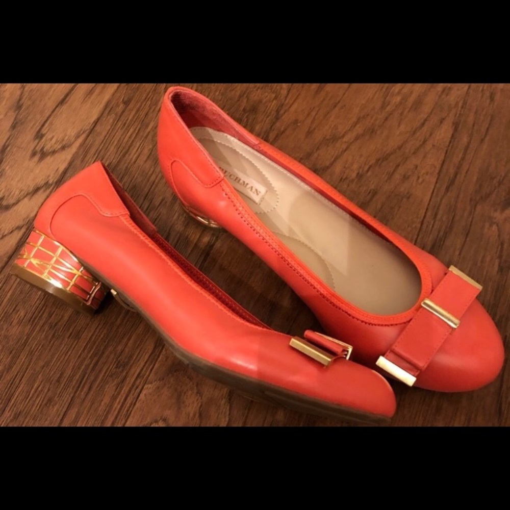 Dana Buchman Annabell coral and gold heels 9.5